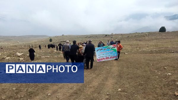همایش پیاده‌روی خانوادگی در روستای لوط لاریجان 