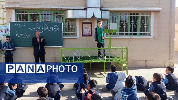 ویژه‌برنامه هفته نیروی انتظامی در دبستان شرف‌الدین علی 