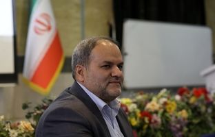 مشخص‌کردن چارچوب علمی و محتوایی در کنار اختیار عمل برای مدرسه در برنامه درسی مدرسه‌ای