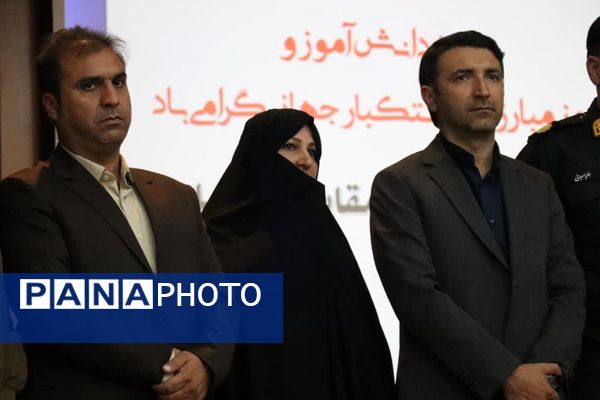 تجمع دانش‌آموزان آموزشگاه‌های شمال غرب شیراز در روز دانش‌آموز