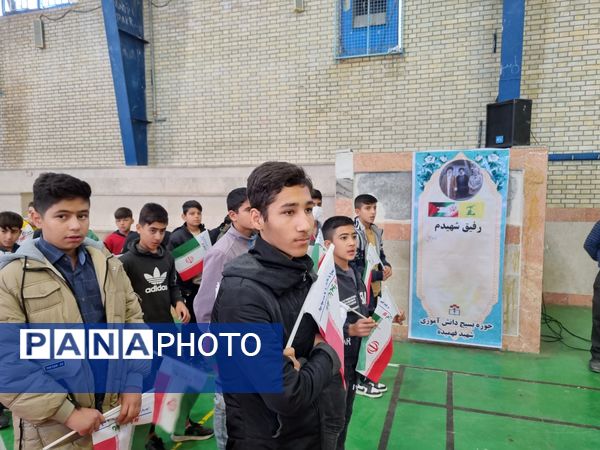 صبحگاه مشترک بسیج دانش‌آموزی و دانش‌آموزان دبیرستان نمونه دولتی پژوهش