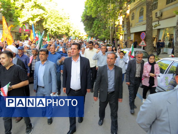 بازدید مدیرکل آموزش پرورش استان خراسان شمالی از غرفه‌های غدیرخم در بجنورد
