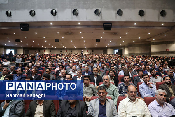 تجلیل از معلمان نمونه کشوری با حضور رئیس جمهوری
