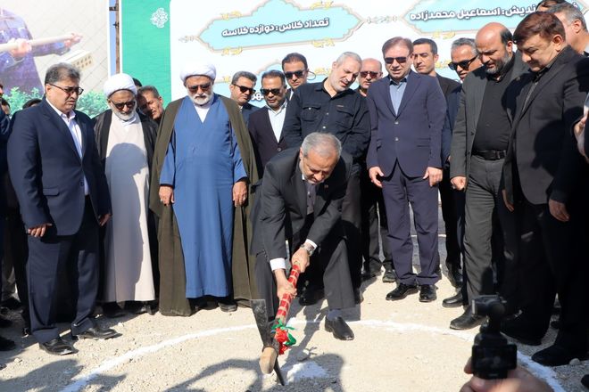 کلنگ ساخت مدرسه ۱۲ کلاسه در شهر بنک به زمین زده شد