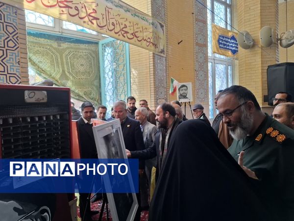  بازدید مسئولان استان البرز از نمایشگاه آثار هنری دانش‌آموزان «چله جهاد تبیین» در مصلی کرج 