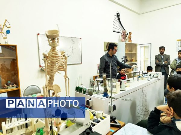 بازدید دانش آموزان دبستان پسرانه فضیلت از پژوهشسرای رازی 