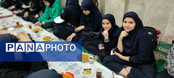 ضیافت افطاری ماه مبارک رمضان در دبیرستان پژمان بختیاری ناحیه یک مشهد 