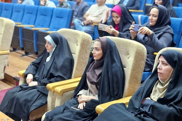 آیین تقدیر از مشاوران و رابطین مشاورین در قرچک