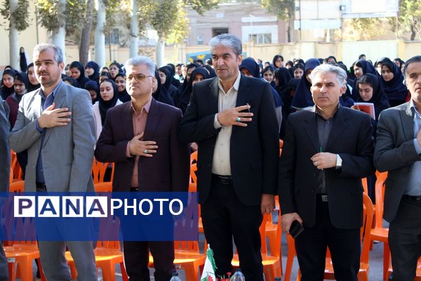 گرامیداشت روز آزمایشگاه در دبیرستان دخترانه شاهد غرویان وکیلی (۲۲)