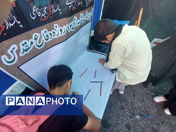 خدمت‌رسانی پیشتازان و خبرنگاران دانش‌آموزی در موکب عشاق‌الحسین گاوازنگ