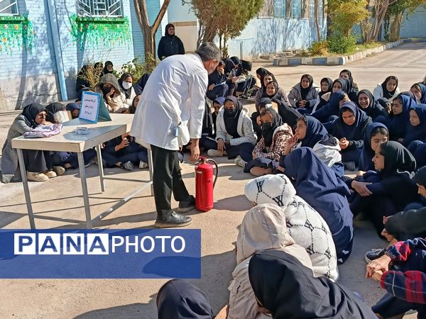 مانور زلزله و ایمنی سازی در مدرسه برادران رحمانی خلیل آباد