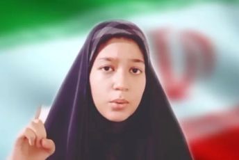 رجزخوانی انگلیسی دختری از مکتب زینب(س) 