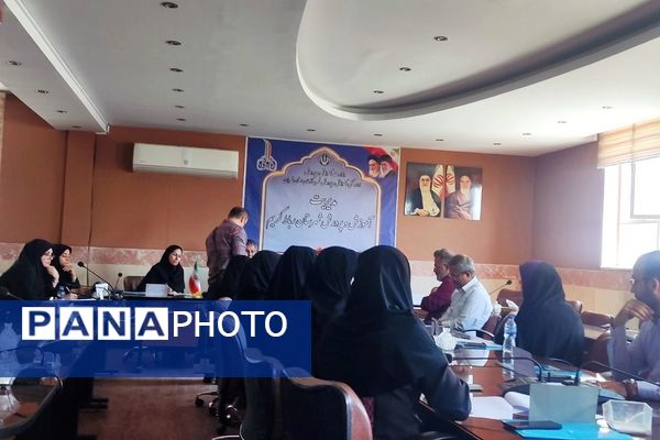نشست گفت‌وگو محور، با محوریت مدیریت مدرسه در سالن شهدای فرهنگی آموزش و پرورش رباط کریم