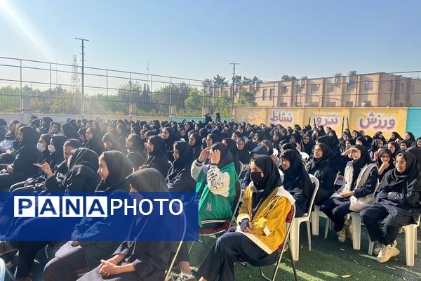 جشن پرشور روز دانش‌آموز در دبیرستان ملوک زندی 