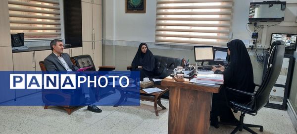 بازدید سرگروه‌های آموزشی از دبیرستان مهشید مصلی نژاد