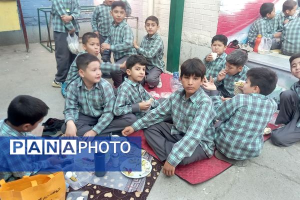 صبحی پرانرژی با صبحانه سالم در دبستان شیخ جنید (ره) پیشوا
