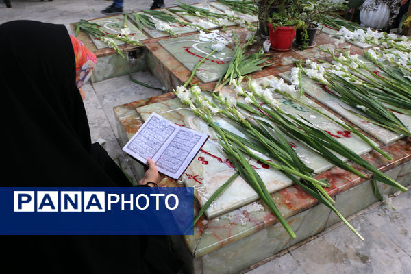 گلباران مزار شهدای گمنام قم در ایام الله دهه فجر