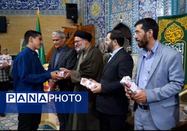 محفل انس با قرآن و تجلیل از نفرات برتر  مسابقات قرآنی در مسجد جامع خامس آل عبا در شهرستان ملارد