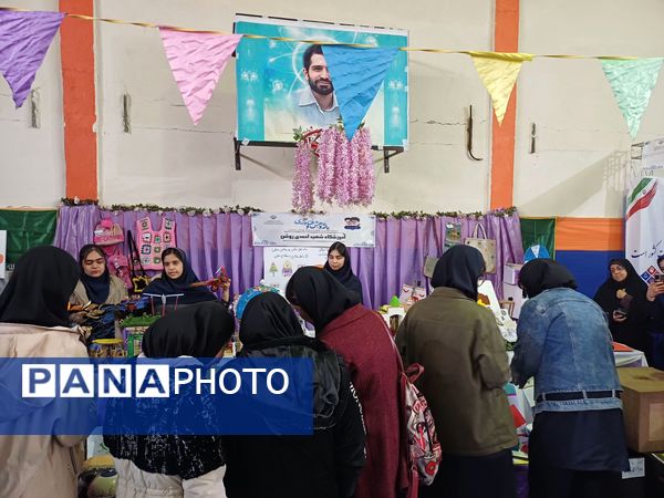 اختتامیه نمایشگاه دستاوردهای پژوهشی و فناوری دانش‌آموزان در دبیرستان شهید احمدی روشن فردیس