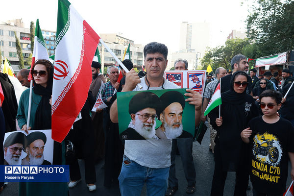 تجمع مردمی بشارت فتح در میدان انقلاب
