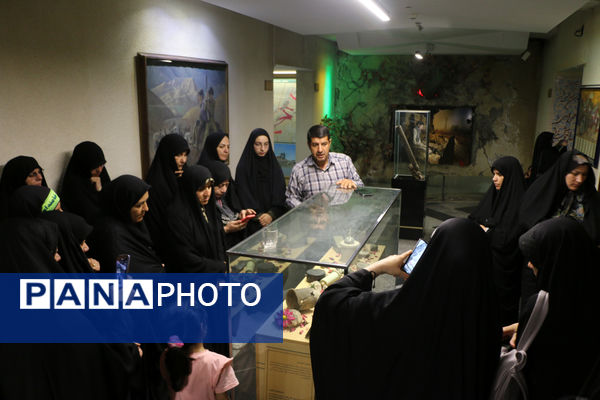 بازدید معلمان قم از موزه دفاع مقدس همدان-2