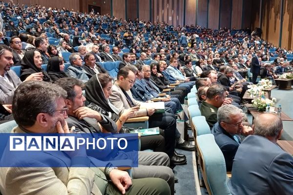 آیین تجلیل از واحدهای نمونه استاندارد و سفیران دانش‌آموزی استاندارد