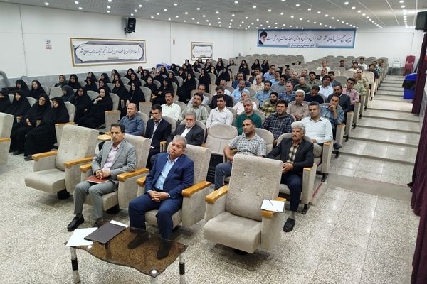 بهترین محیط را با همکاری و همدلی والدین می‌توان برای رشد دانش‌آموزان فراهم کرد