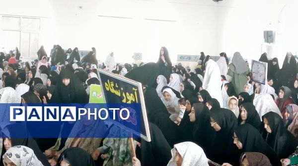 حضور دانش آموزان در نماز جمعه کاشمر