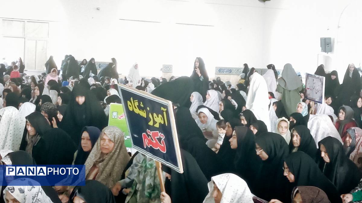 حضور دانش آموزان در نماز جمعه کاشمر