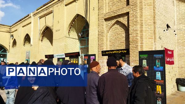 گذری بر غرفه موسسه منتظران ظهور  در نماز جمعه این هفته نیشابور 