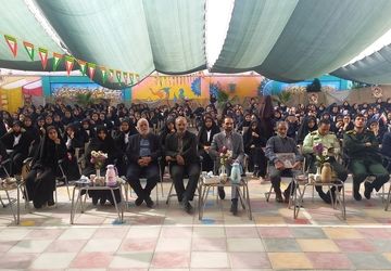 مراسم یادواره شهید احمدرضا جهانبخش و نواختن زنگ ایثار و شهادت در دبیرستان دخترانه صارمیه ۱۰ ناحیه یک اصفهان