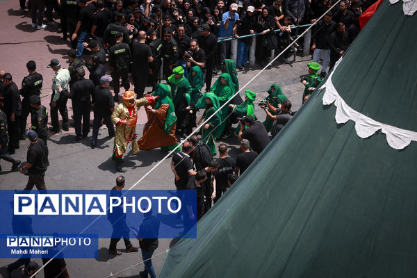 خیمه‌سوزان ظهر عاشورا در چهارراه گلوبندک تهران