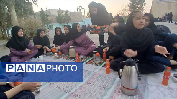 دورهمی دانش‌آموزان مدرسه حضرت رقیه(س) روستای صرم در ضیافت افطاری