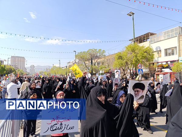 شرکت با شکوه مردم مشهد در راهپیمایی روز جهانی قدس