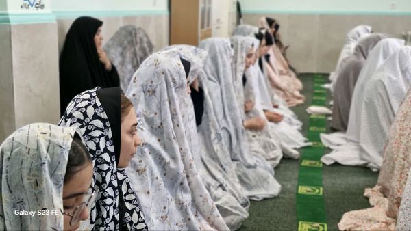 طنین مهر در مطهره آغاز سال تحصیلی با نماز وحدت‌بخش