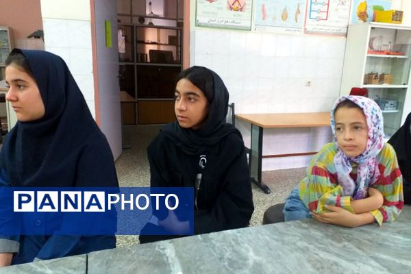 برگزاری کارگاه کار با میکروسکوپ در پژوهش‌سرای دانش‌آموزی بو‌علی سینای ملارد