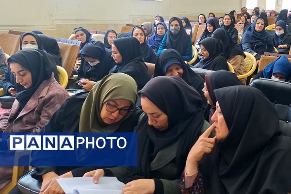 صعود به قله‌های تکنولوژی و فناوری با ارتقا سواد دیجیتال معلمان 