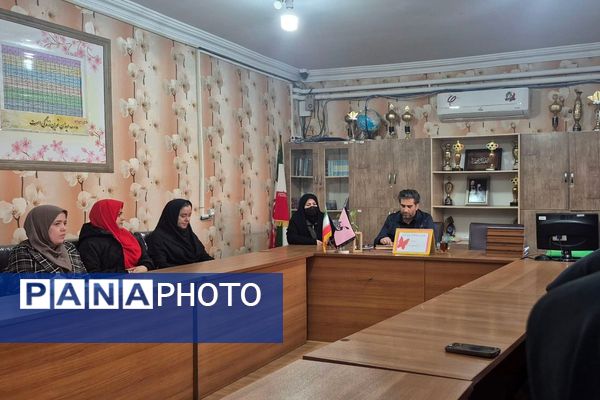  تجلیل از آموزگاران فعال طرح “حامی” در مدرسه هدی  شهرقدس