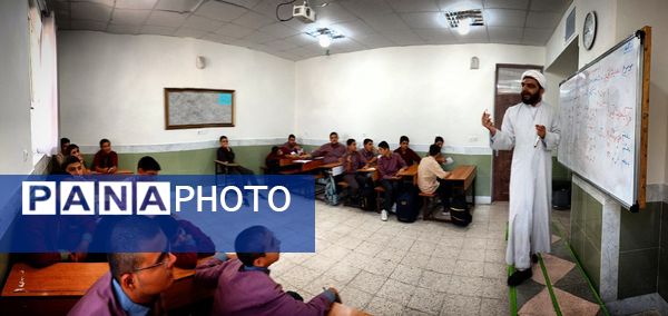 اولین جلسه هدایت تحصیلی دانش آموزان پایه نهمی دبیرستان میثاق