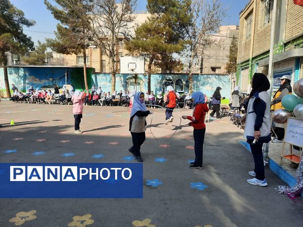 المپیاد ورزشی درون مدرسه‌ای در دبستان دخترانه نوفل لوشاتو ناحیه سه مشهد مقدس