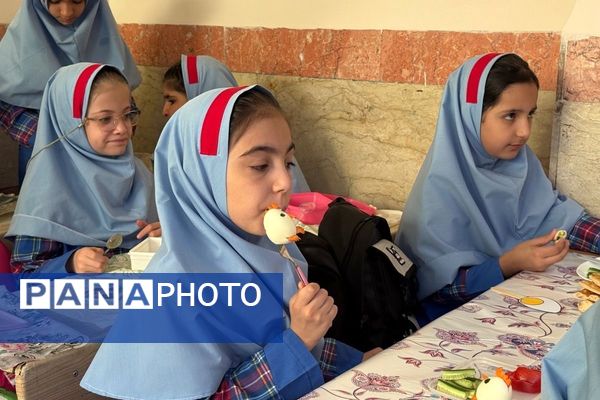 زنگ سلامت در دبستان دخترانه زکیه با طعم تخم‌مرغ به صدا درآمد