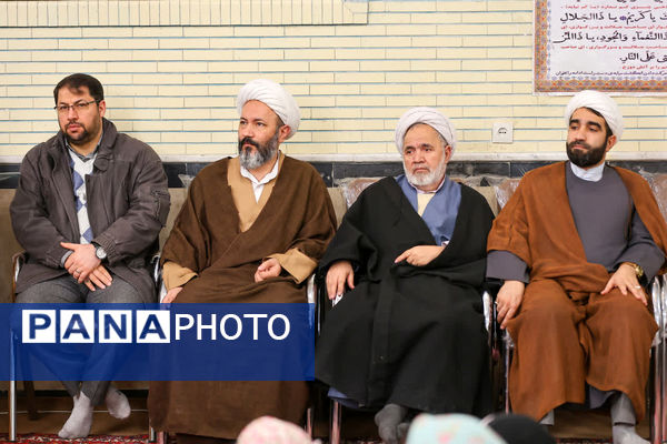 هم‌نشینی معنویت و تعلیم در مسجد