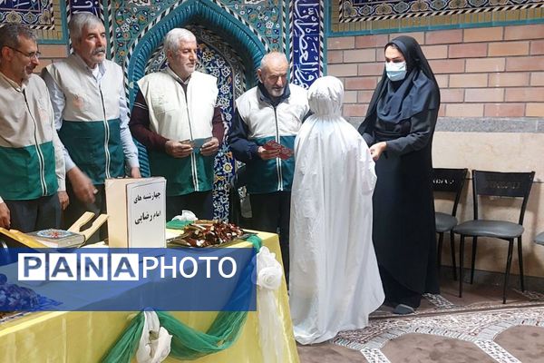 استقبال پرشور دانش‌آموزان دبستان صدیقه کبری(س)از خادمان رضوی در "چهارشنبه‌های امام رضایی"