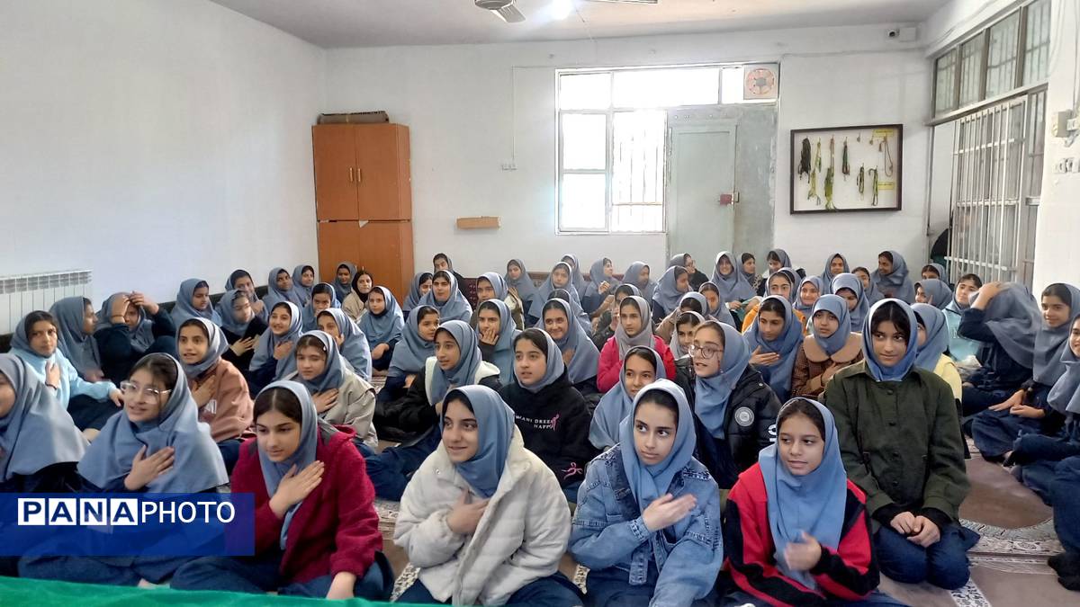 دانش‌آموزان دبیرستان حاج رحمت‌اله شیروانی در سوگ حضرت فاطمه زهرا(س)