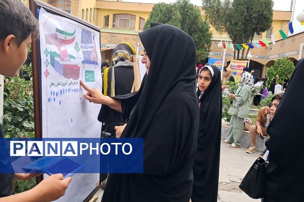 غرفه خبرگزاری پانا و سازمان دانش‌آموزی در مراسم افتتاحیه فعالیت‌های تابستانی