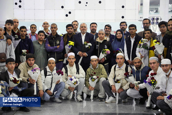 مراسم استقبال بازگشت اولین کاروان عمره گذار دانش آموزان پسر
