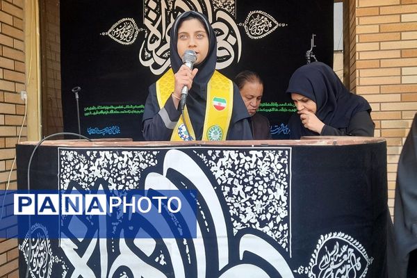 برگزاری مراسم گرامیداشت هفته بسیج در مدرسه شهید زهره‌وند قرچک