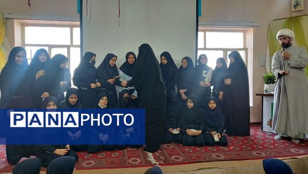  تقدیر از فعالین حجاب و عفاف در دبیرستان شاهد تکتم