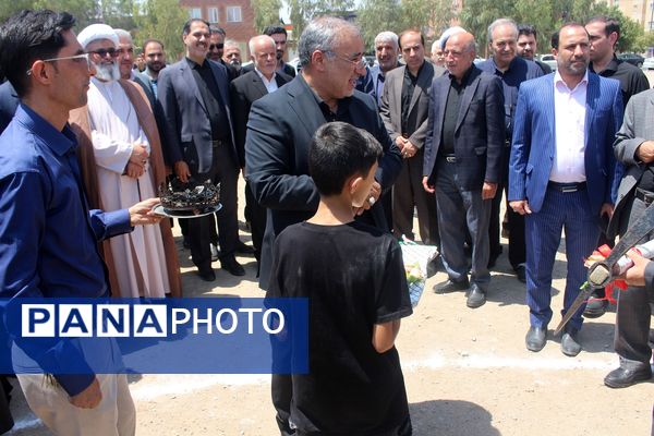 آیین کلنگ زنی احداث سه واحد آموزشی در قم