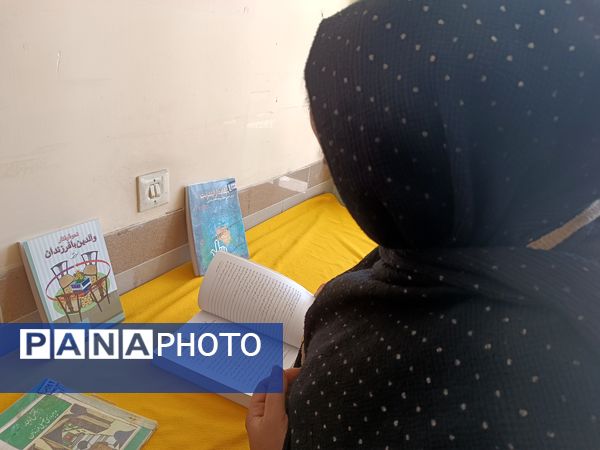 برگزاری نمایشگاه دست‌سازه‌های دانش‌آموزان و نمایشگاه کتاب در دبیرستان دخترانه نور اردبیل